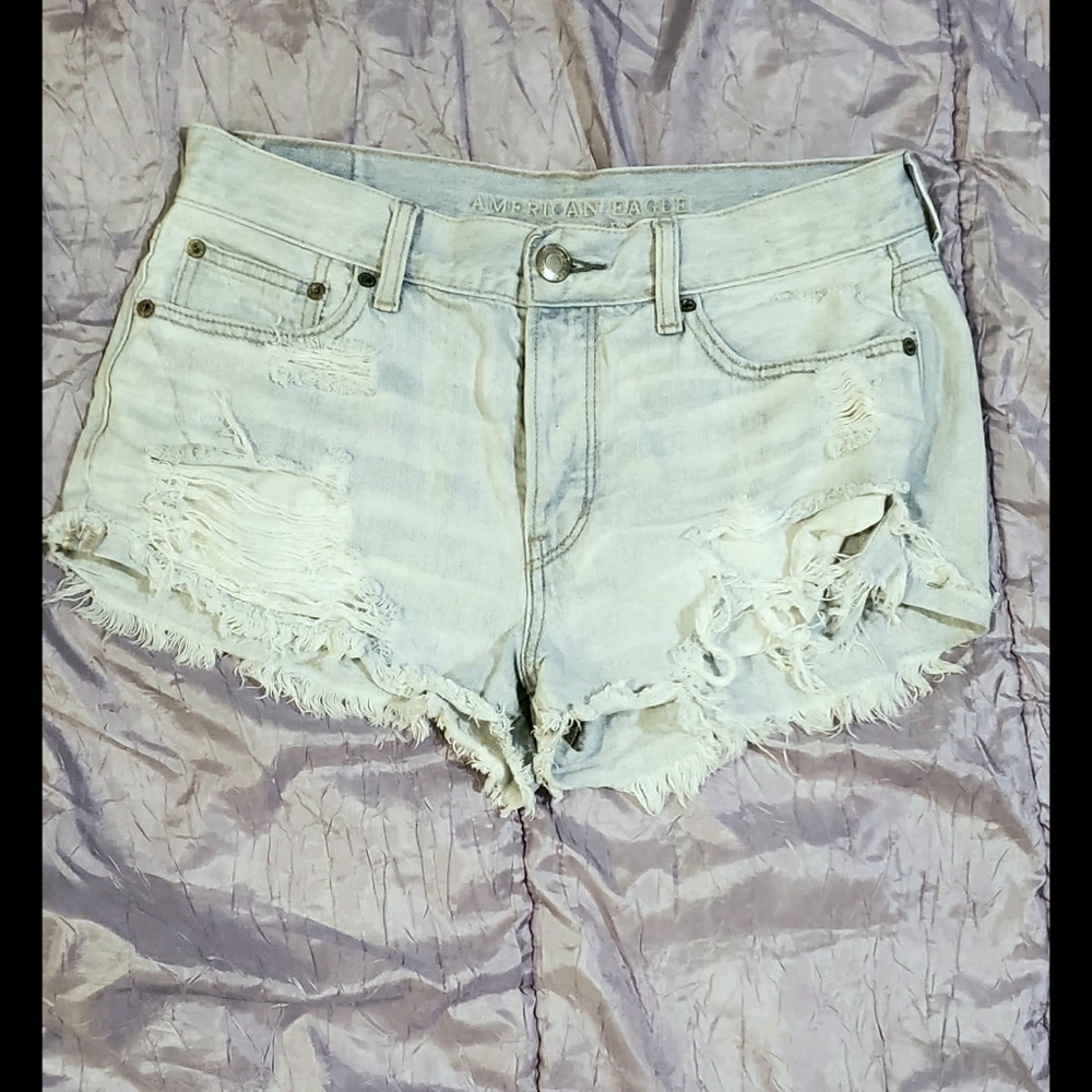 Distressed short shorts